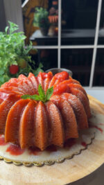 Strawberry Cake upside Cheesecake